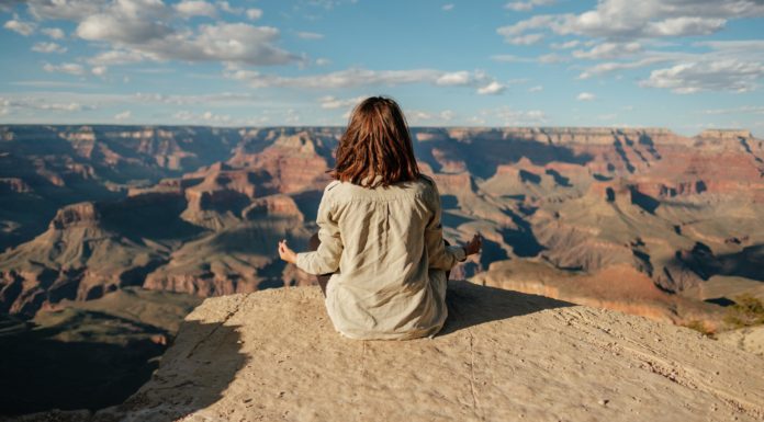 Comer com atenção plena pode te ajudar a emagrecer. comer com atenção plena