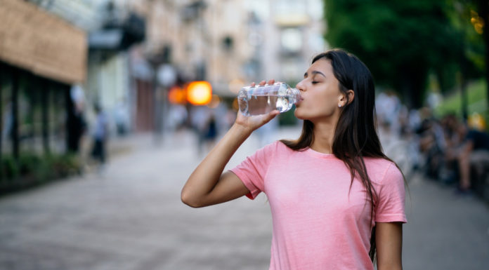 Quantos litros de água por dia você deve beber? quantos litro de água por dia
